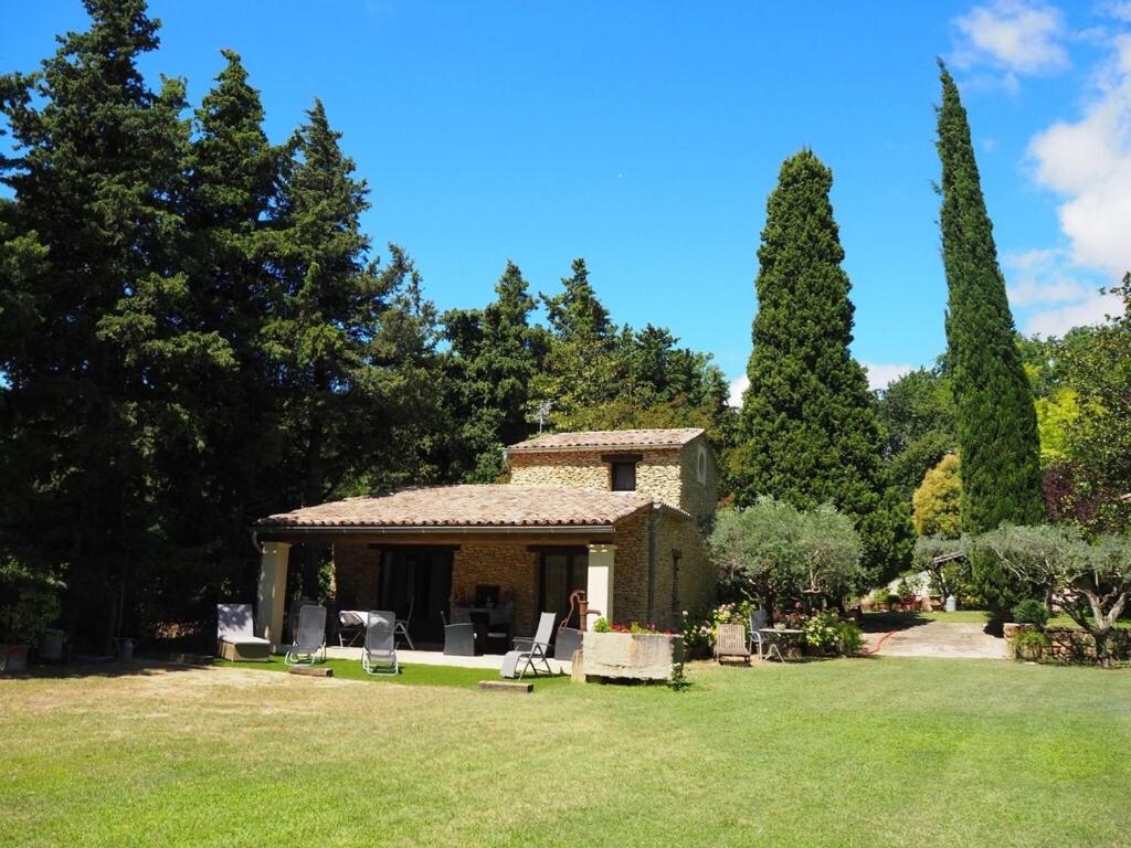Κήπος έξω από το Stone House near Châteauneuf-du-Pape Vineyards