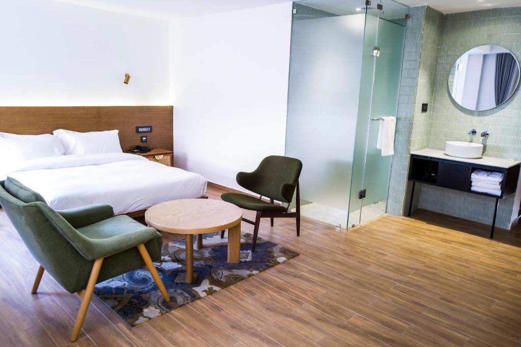 Postel nebo postele na pokoji v ubytování Nomad Hotel Lazimpat