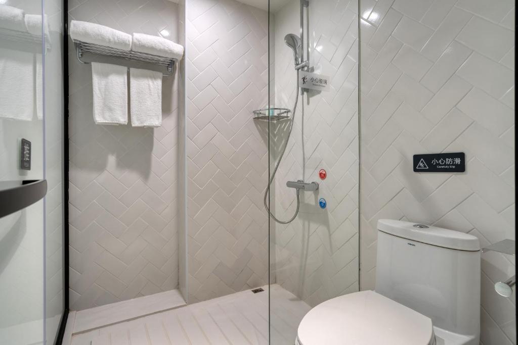 Koupelna v ubytování 有集城市客栈锦绣中华店Unijoy Cityinn Splendid China Shenzhen
