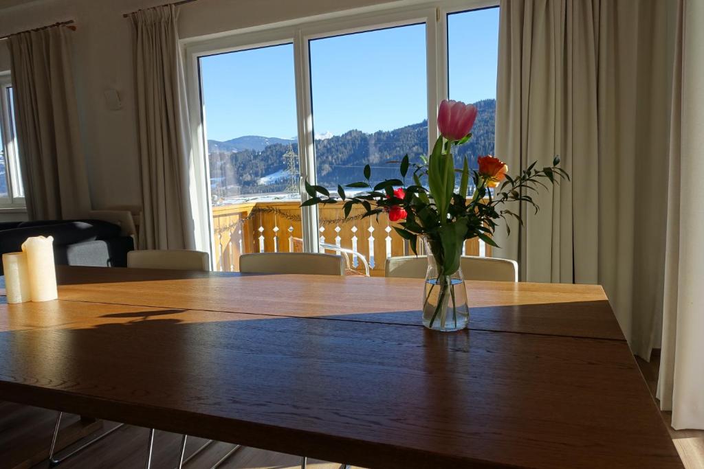 Nespecifikovaný výhled na hory nebo výhled na hory při pohledu z apartmánu