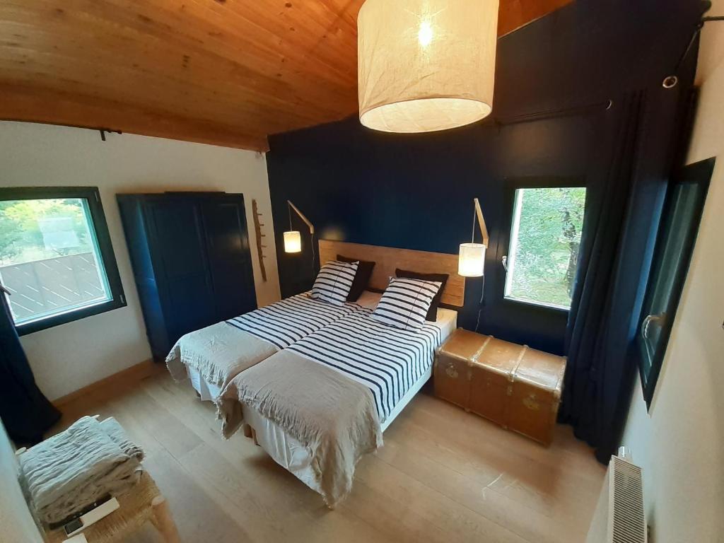 Postel nebo postele na pokoji v ubytování Un je ne sais quoi de Paradis