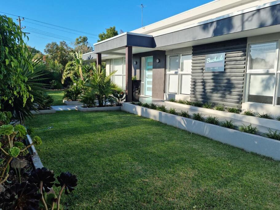 Κήπος έξω από το Beachside Rosebud Retreat with *Wheelchair access*