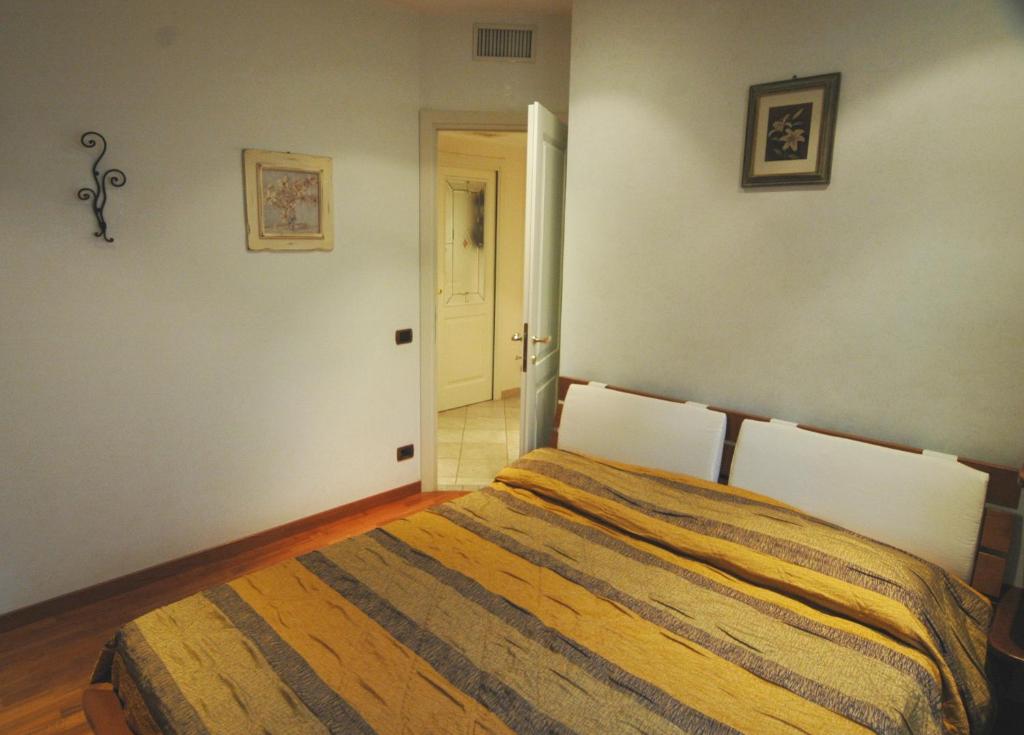 Fotografia z galérie ubytovania In Rome in an elegant apartment for 4 people, Deluxe with Jacuzzi v Ríme