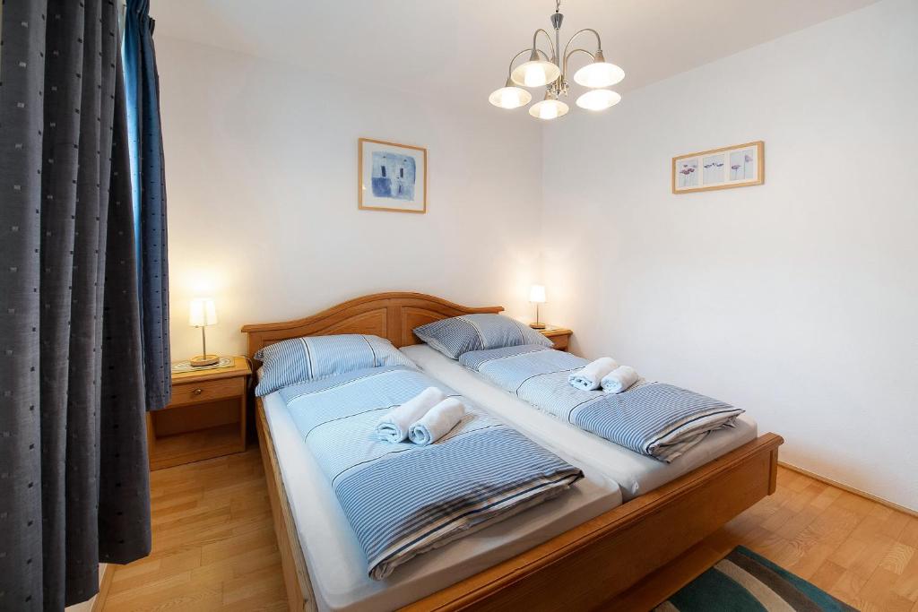 Posteľ alebo postele v izbe v ubytovaní Haus Lowe Apartment Erdgeschoss 1
