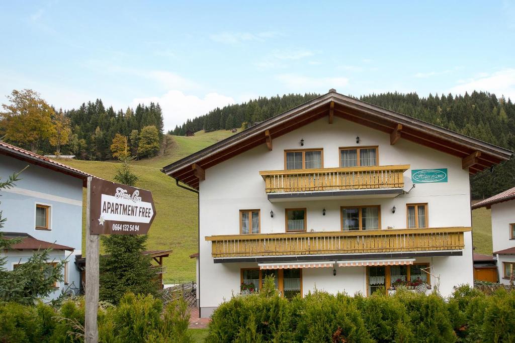 Budova, v ktorej sa apartmán nachádza
