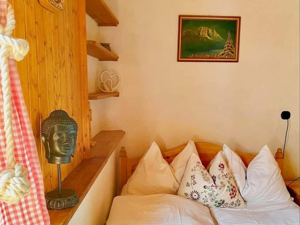 A bed or beds in a room at Pension Leopoldine