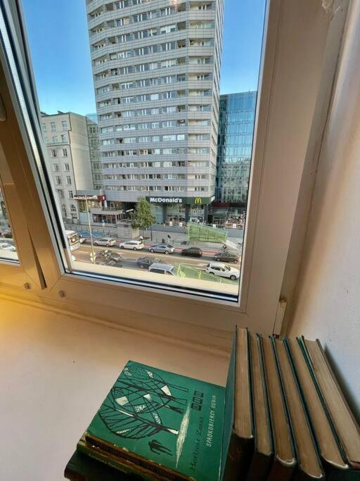 Balkón alebo terasa v ubytovaní Super SQUARE Metro x2 fast WiFi 55'TV Netflix HBO AppleTV+ AmazonTV