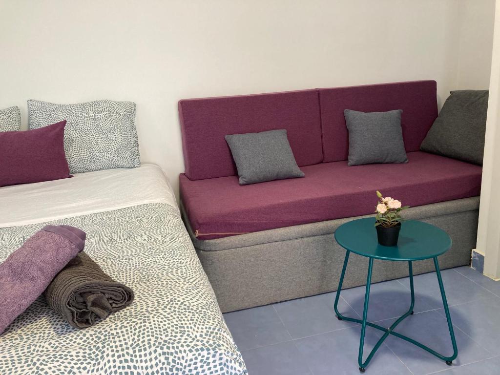 Część wypoczynkowa w obiekcie Malagueña Salerosa "Apartamento - estudio con terraza" En casa típica de 1 a 4 dormitorios