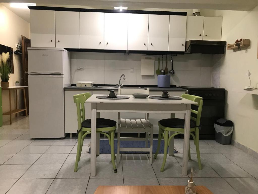 Kuchyň nebo kuchyňský kout v ubytování Istos Apartment