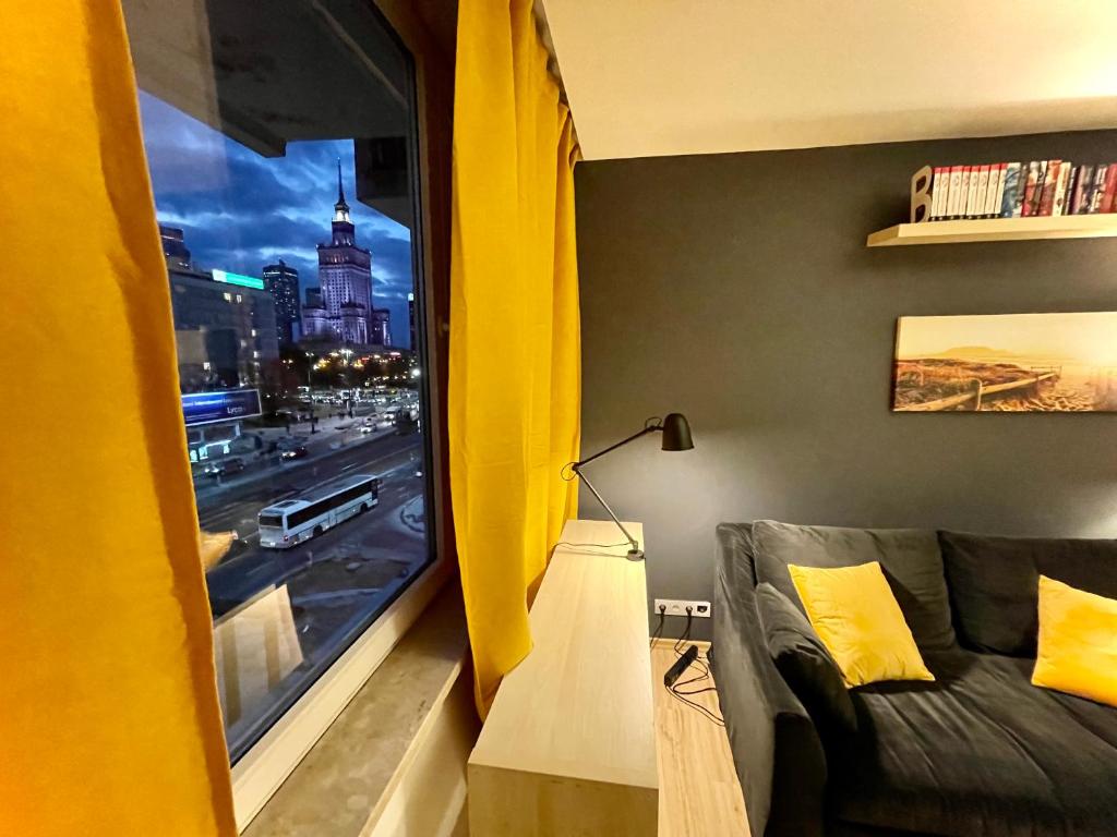 Posedenie v ubytovaní FORUM metro WiFi 1Gbs 70'TV Netflix HBO AppleTV