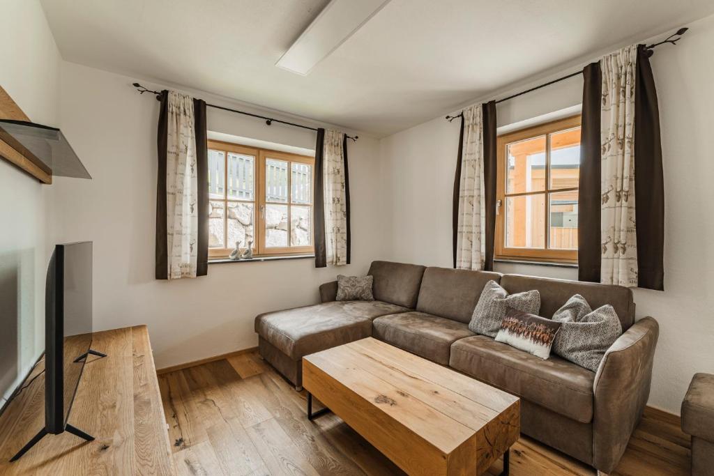 TV a/nebo společenská místnost v ubytování Dachstein West Apartments