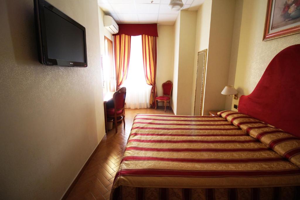 Postel nebo postele na pokoji v ubytování Hotel Brignole
