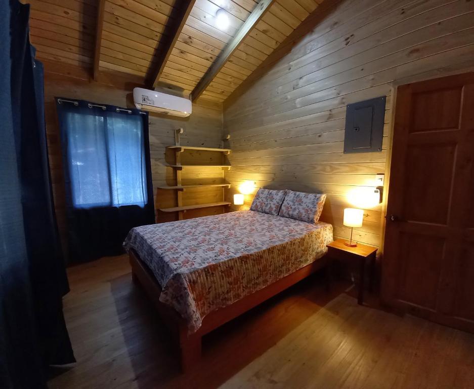 Postel nebo postele na pokoji v ubytování Cabinas Costa Tropicana