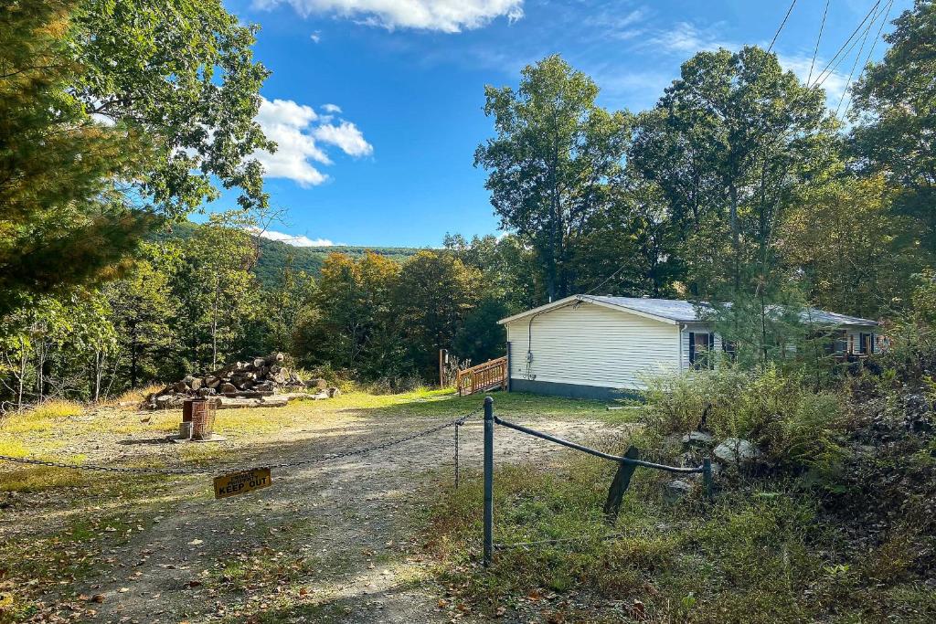 una casa al lado de una carretera con una valla en Port Jervis Home about 8 Acres with Mountain View!, en Port Jervis