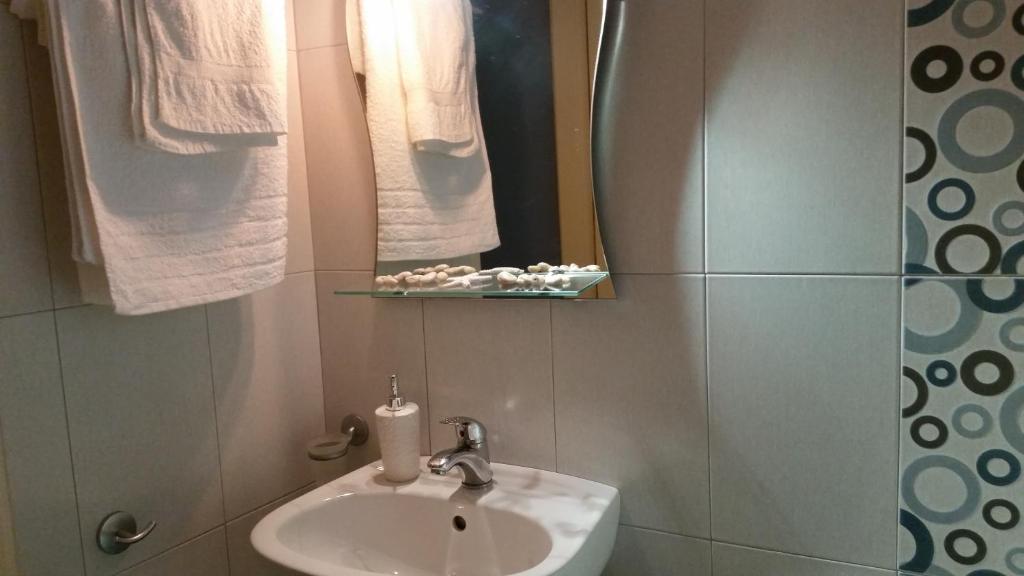 Anemelia Hotel Adamas - 8