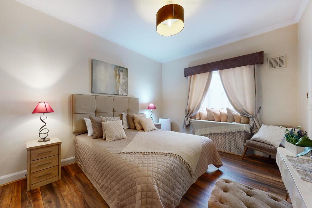 Park Lane Apartments/Shaw House - Luxury Two-Bedroom Apartment
