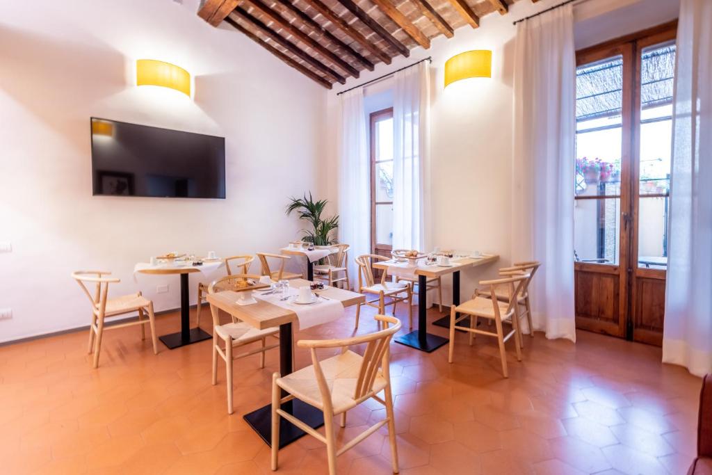 Televízia a/alebo spoločenská miestnosť v ubytovaní La Casa del Ghiberti B&B