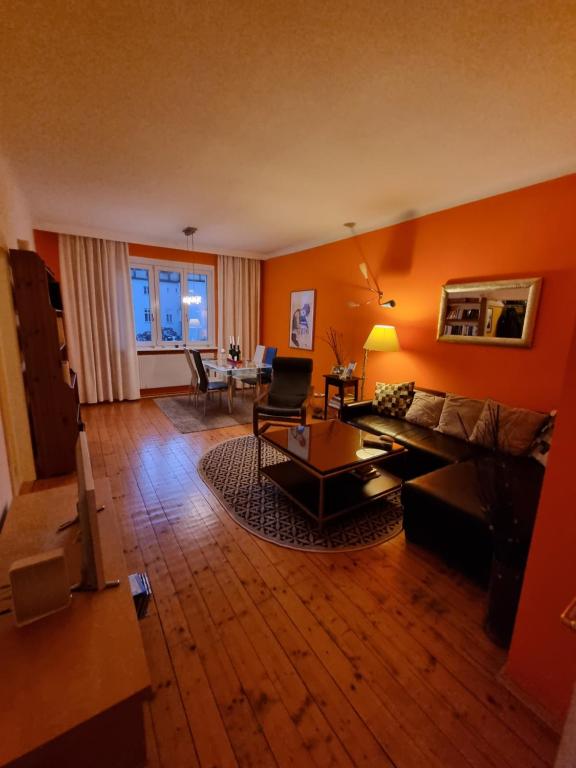 Belvedere,cosy apartment, private room ,10 minutes from Vienna centre !