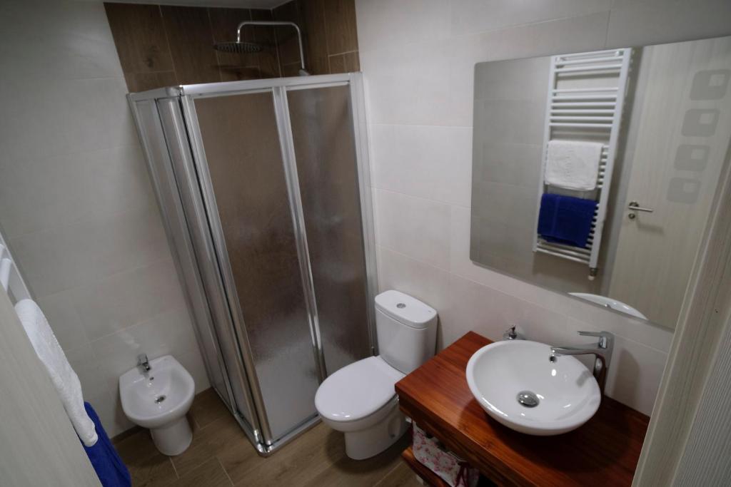 A bathroom at Amanece Monegrillo Apartamentos