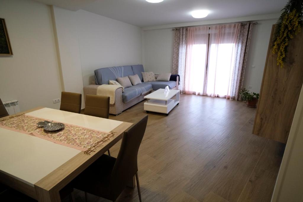 A bed or beds in a room at Amanece Monegrillo Apartamentos