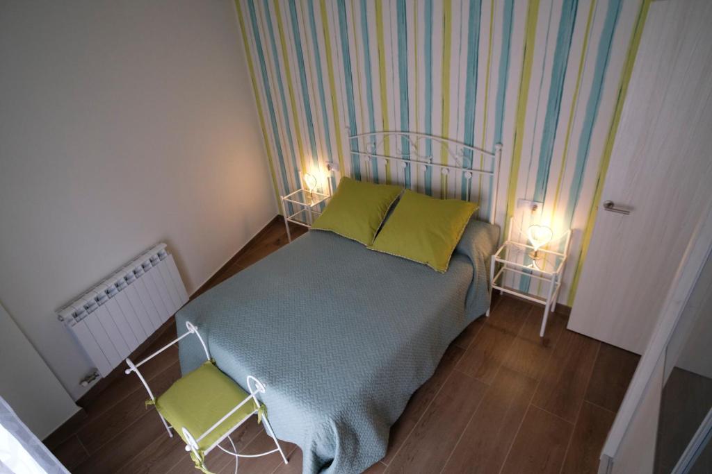 A bed or beds in a room at Amanece Monegrillo Apartamentos