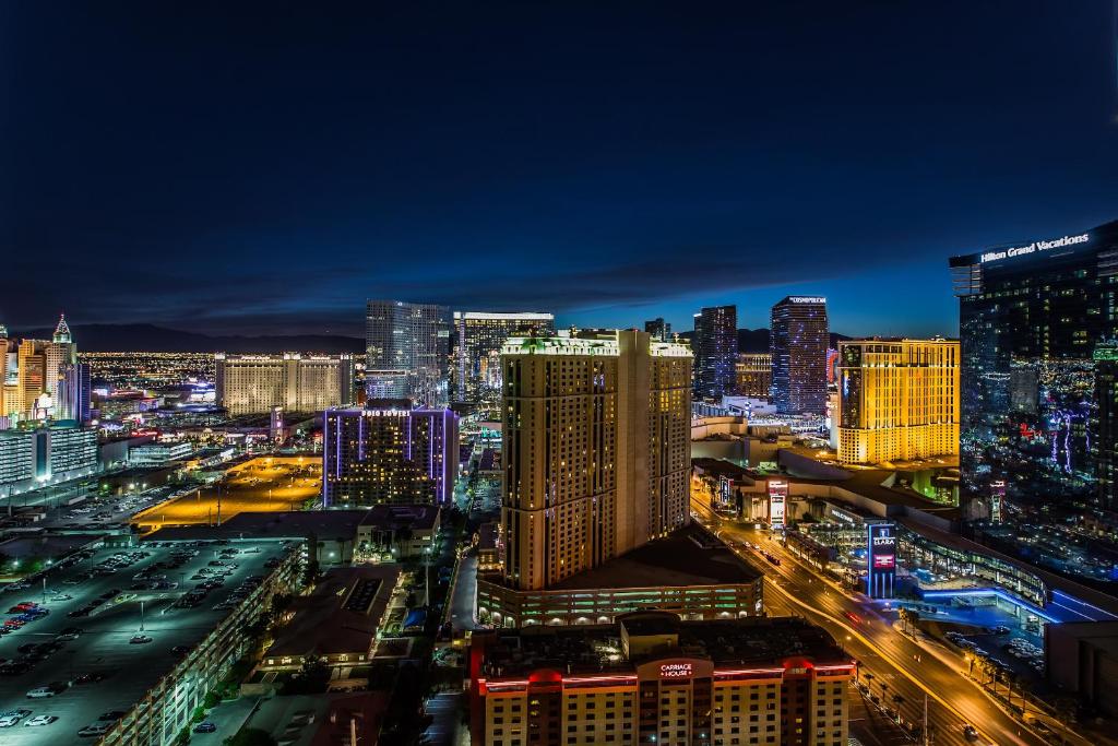 Nespecifikovaný výhled na destinaci Las Vegas nebo výhled na město při pohledu z apartmánu