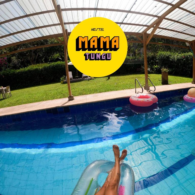 Bazén v ubytování Mama Tungu hostel nebo v jeho okolí
