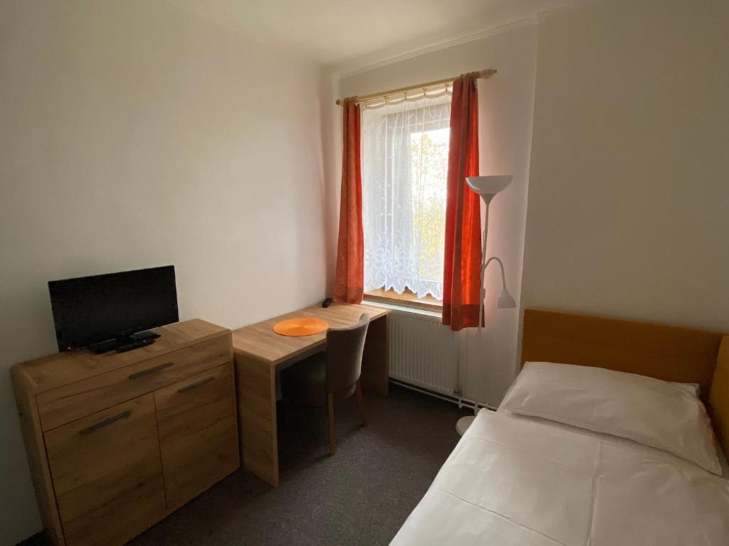 Postel nebo postele na pokoji v ubytování Hotel Bozi Dar - Excalibur