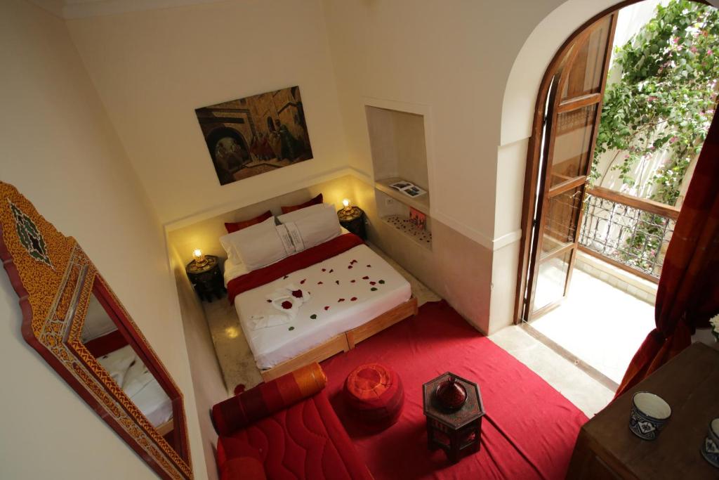 Katil atau katil-katil dalam bilik di Riad white flowers