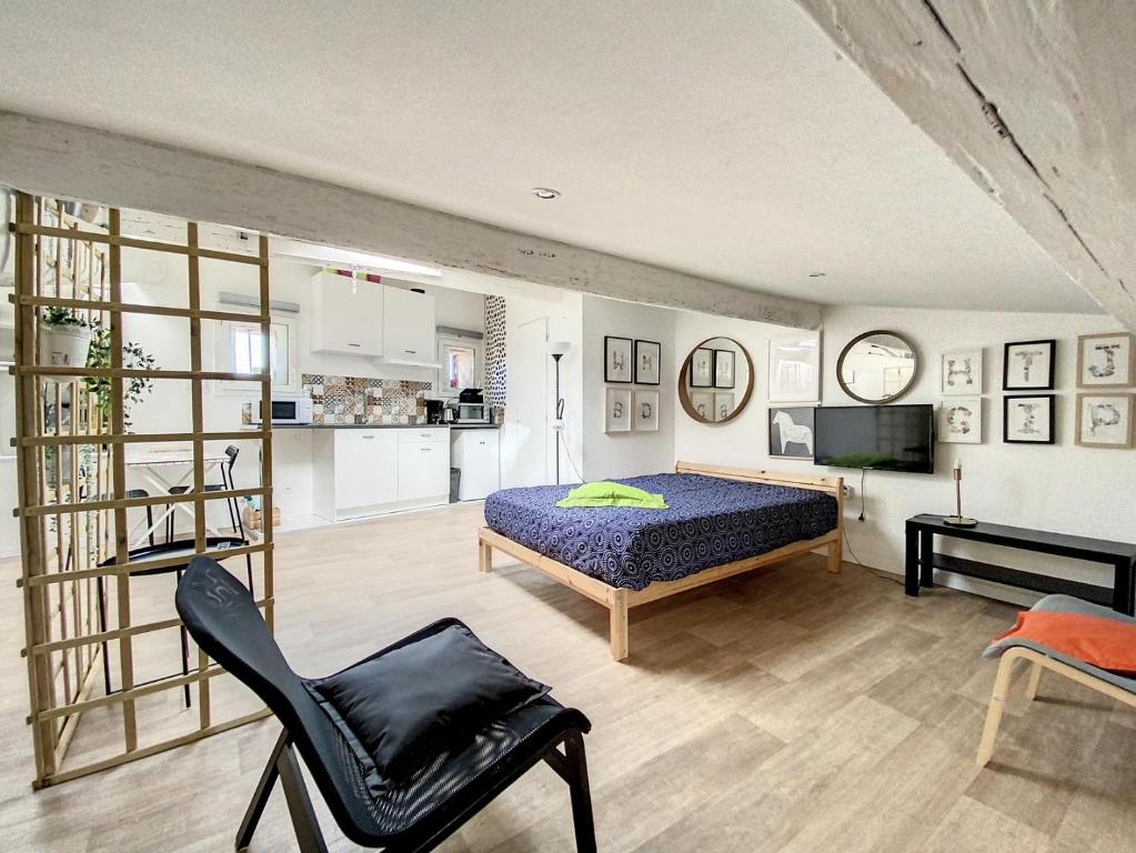 Photo de la galerie de l'établissement Grand St Pierre Studio mansardé atypique Climatisé, à Sète