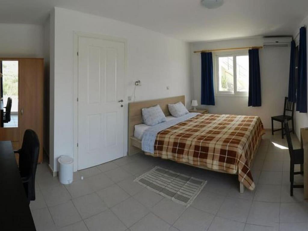 Posteľ alebo postele v izbe v ubytovaní Villa in Makry Gialos near Sandy Beach