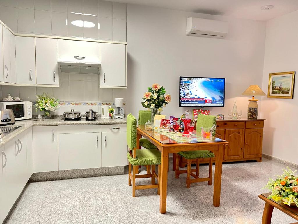 Kuchyňa alebo kuchynka v ubytovaní EmyCanarias Holiday Homes Vecindario