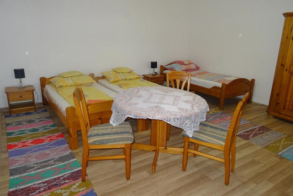 Borostyán Vendégház - Triple Room - Disability Access