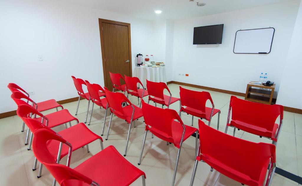 TV a/nebo společenská místnost v ubytování ZEN Hotel