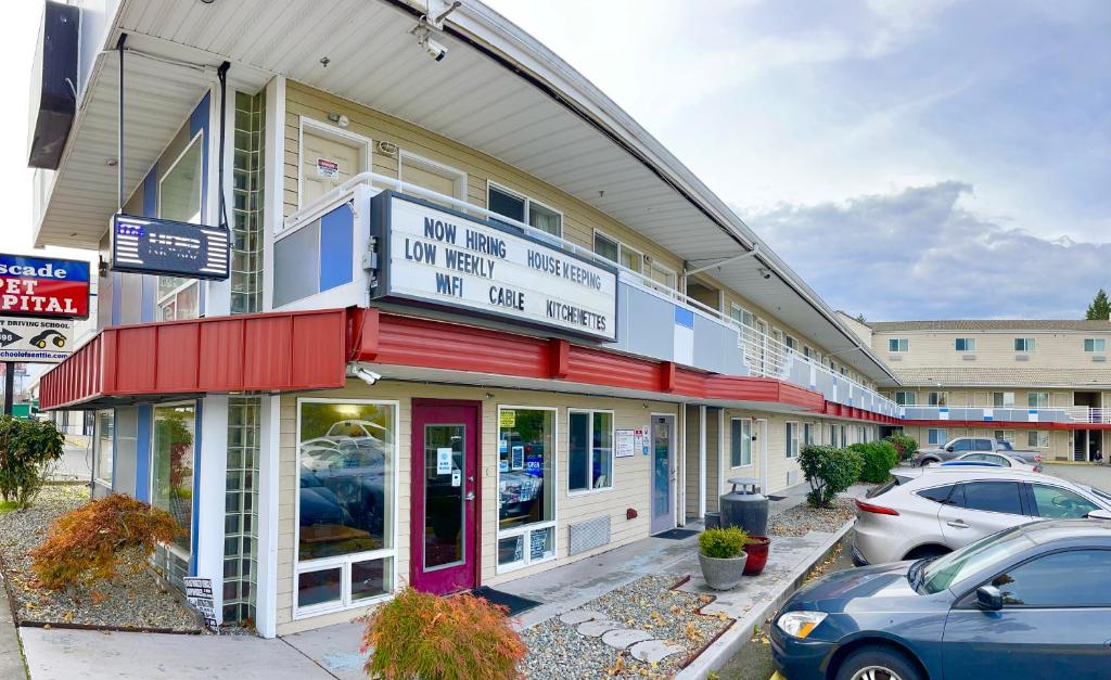 Americas Inn & Suite - Housity