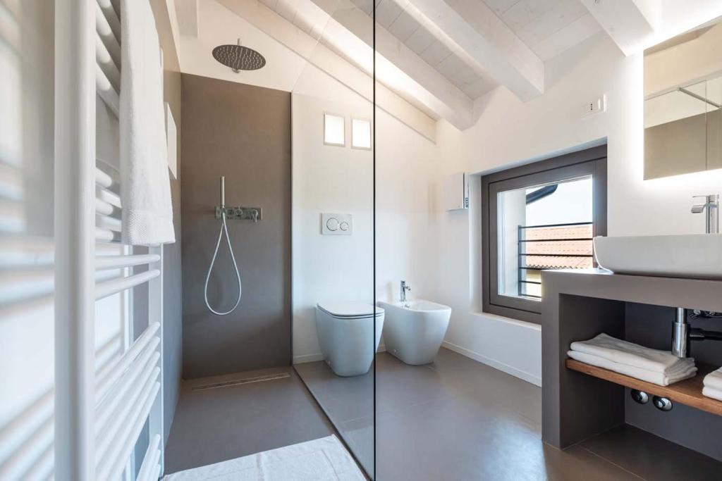 A bathroom at Portone180 Guest House