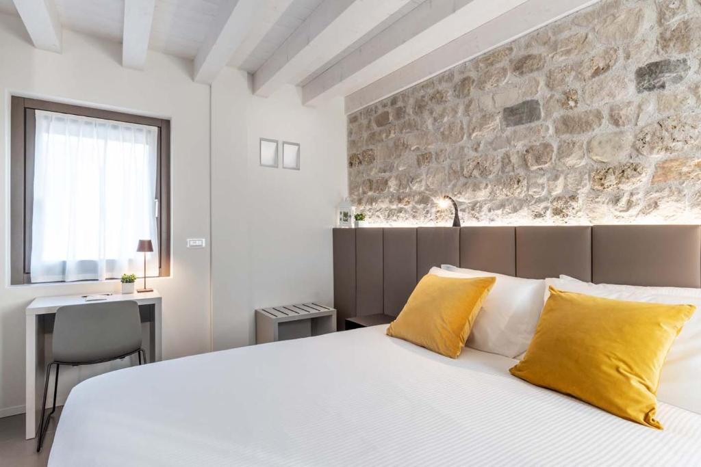 A bed or beds in a room at Portone180 Guest House