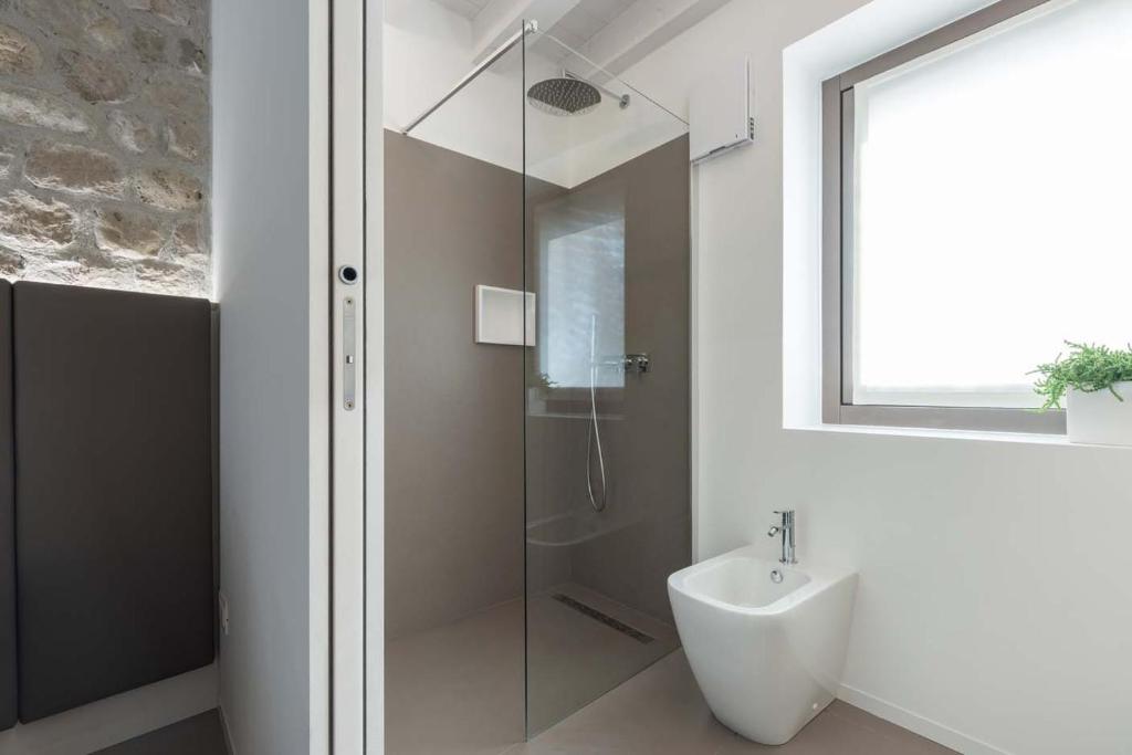 A bathroom at Portone180 Guest House