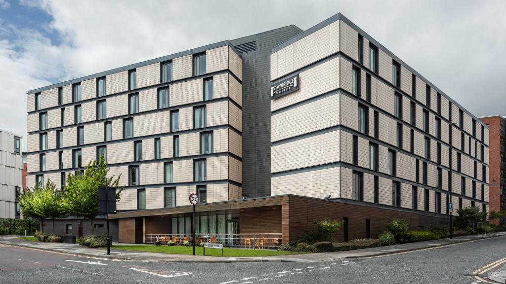 Budova, kde se aparthotel nachází