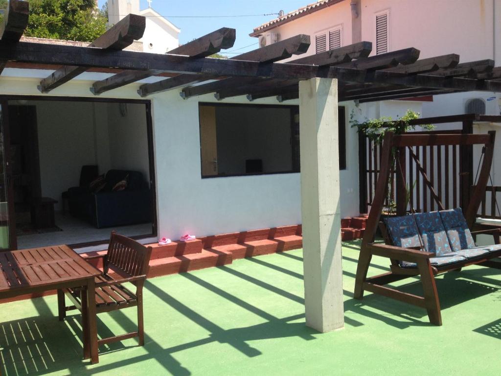 Patio lub wspólna przestrzeń na świeżym powietrzu w obiekcie Bungalow Small House