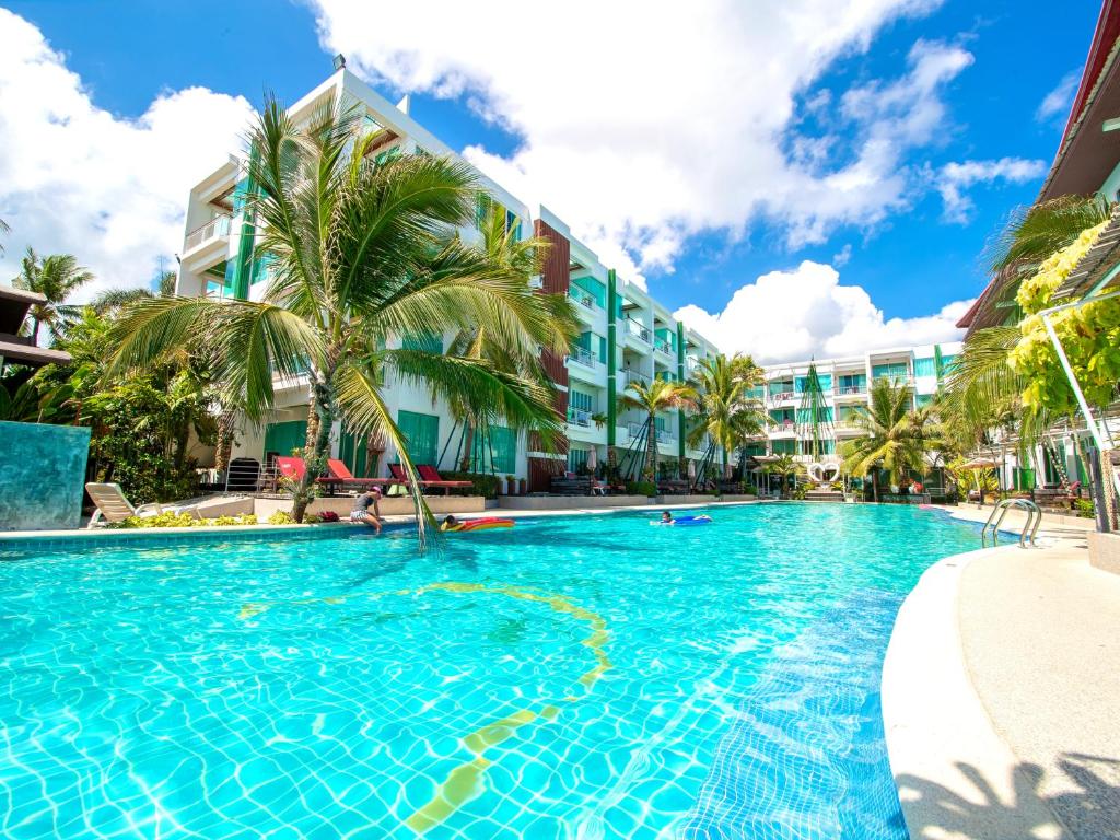 Bazén v ubytování The Samui Beach Resort nebo v jeho okolí