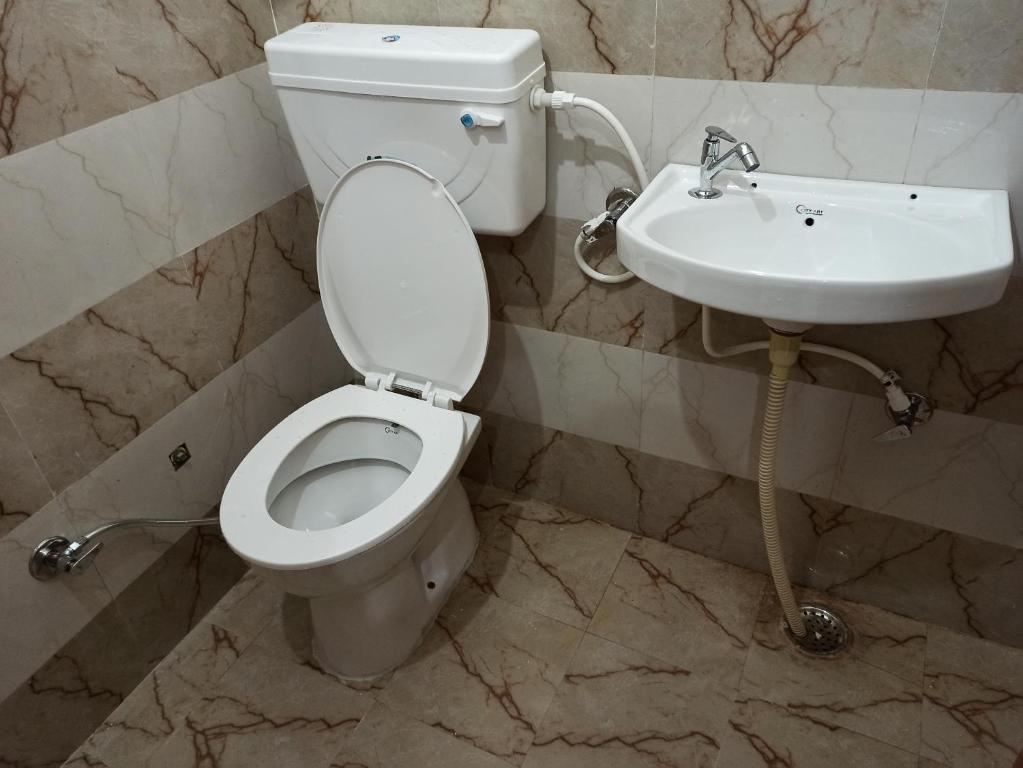 Bilik mandi di Natraj Homes
