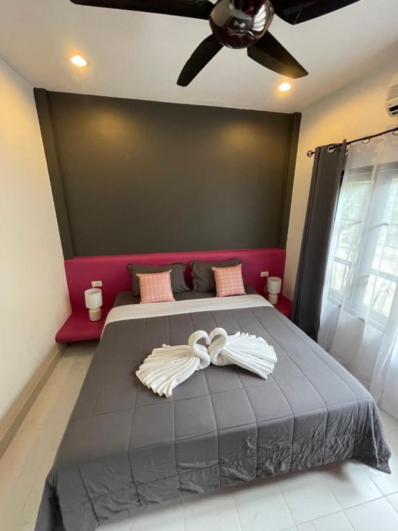 Postel nebo postele na pokoji v ubytování Marilyn’s Resort Koh Samui