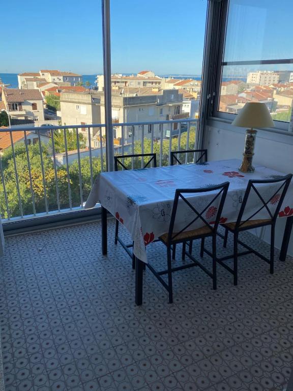 Apartment T3 with small sea view Port Royal in Grau du Roi