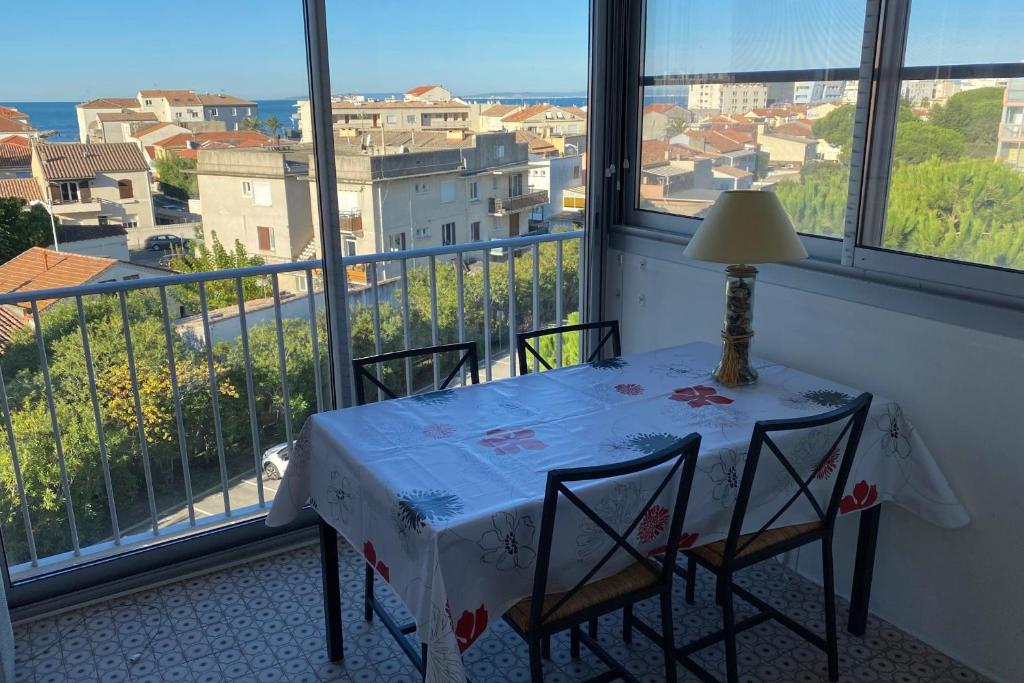 Apartment T3 with small sea view Port Royal in Grau du Roi