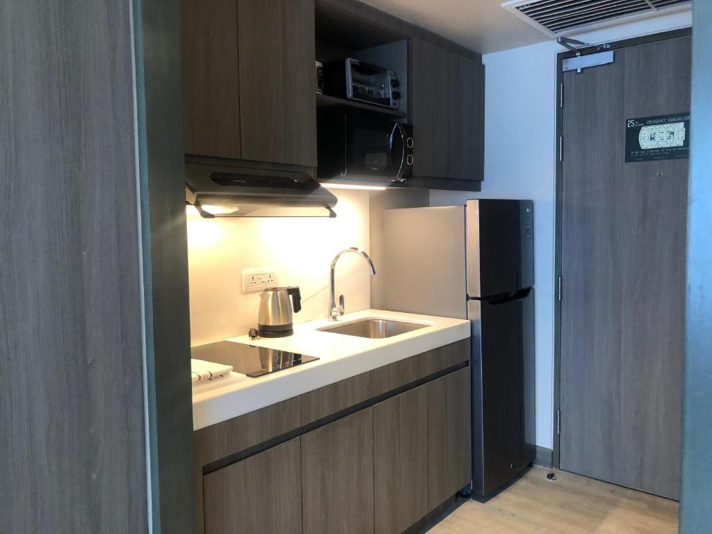 A cozinha ou kitchenette de Seda Residences Makati