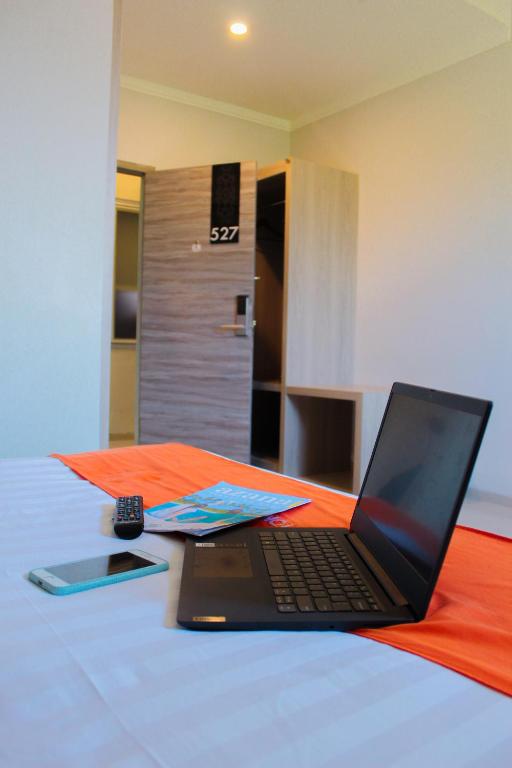 Front One Budget Abepura - Superior Double Room