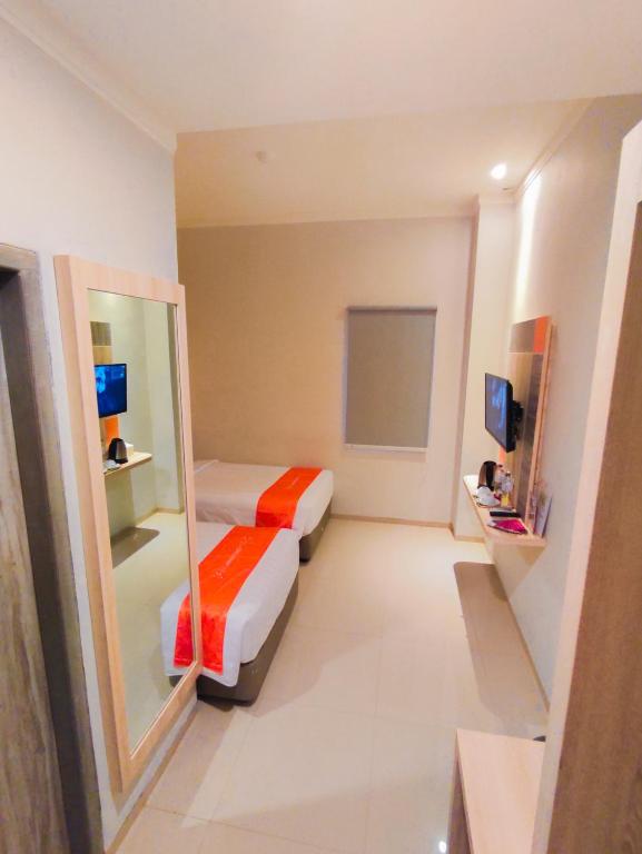 Front One Budget Abepura - Standard Twin Room