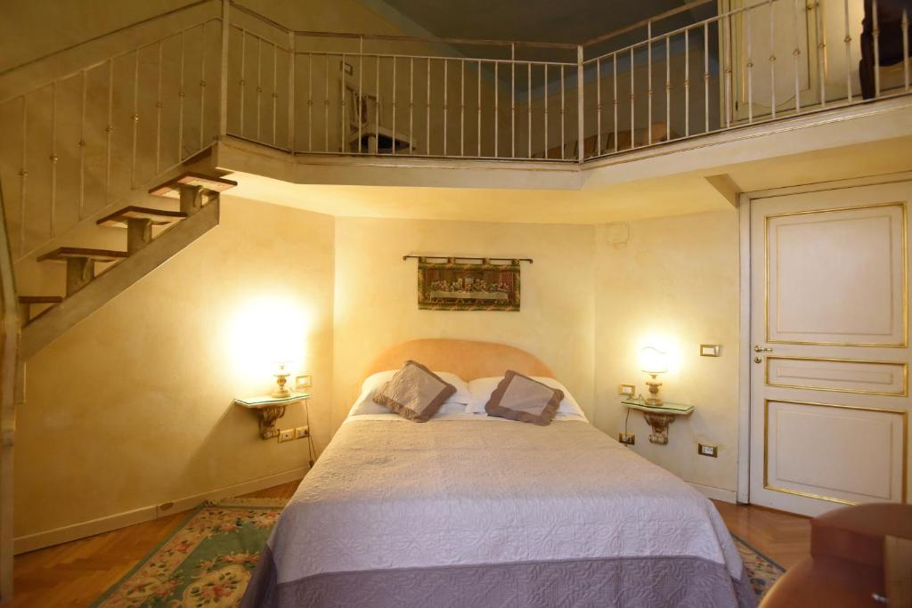 Posteľ alebo postele v izbe v ubytovaní Italian Experience-Suite Medici