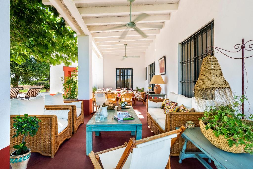 Posezení v ubytování Cortijo Hato Ratón, perfecto para disfrutar unos días con familia y amigos